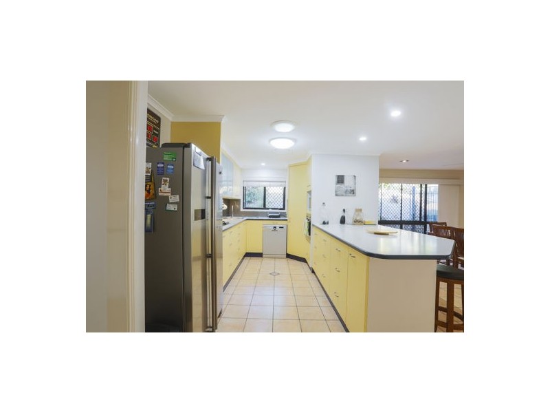 6 Maurene Court, Glenella QLD 4740