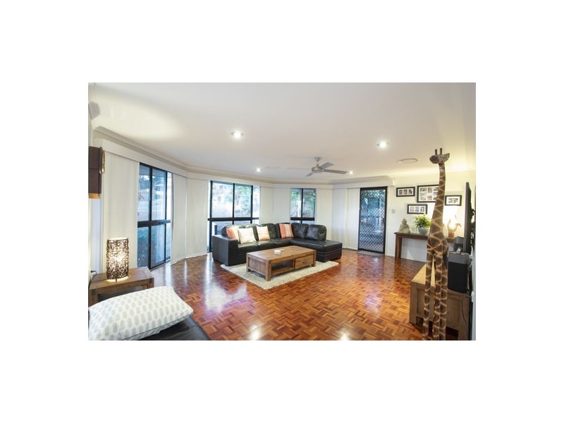 6 Maurene Court, Glenella QLD 4740