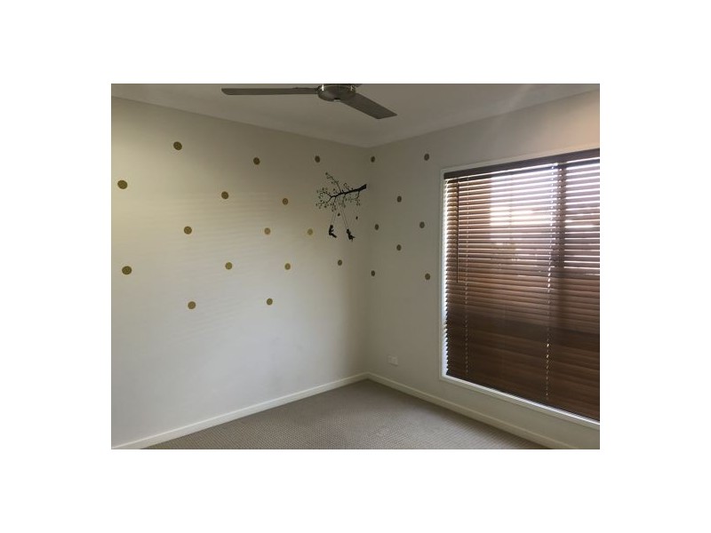 8 McIlwraith Way, Rural View QLD 4740