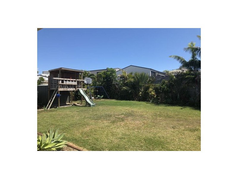 8 McIlwraith Way, Rural View QLD 4740