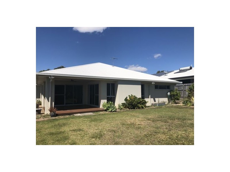 8 McIlwraith Way, Rural View QLD 4740