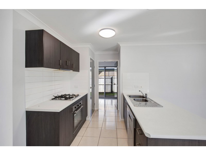 16 Ashton Place, Ooralea QLD 4740