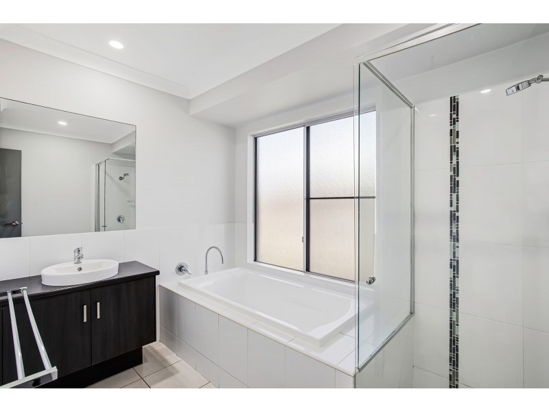16 Ashton Place, Ooralea QLD 4740