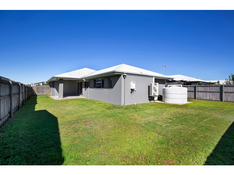 16 Ashton Place, Ooralea QLD 4740