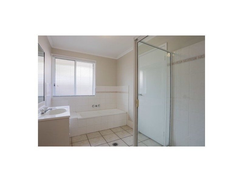 100 Broomdykes Drive, Beaconsfield QLD 4740