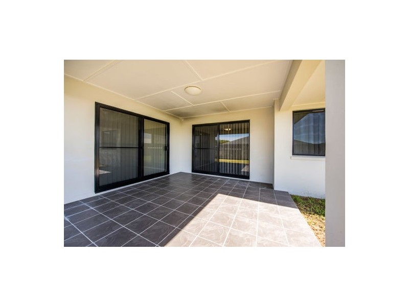 4 Highcrest Court, Bucasia QLD 4750