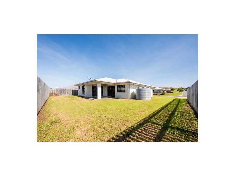 4 Highcrest Court, Bucasia QLD 4750