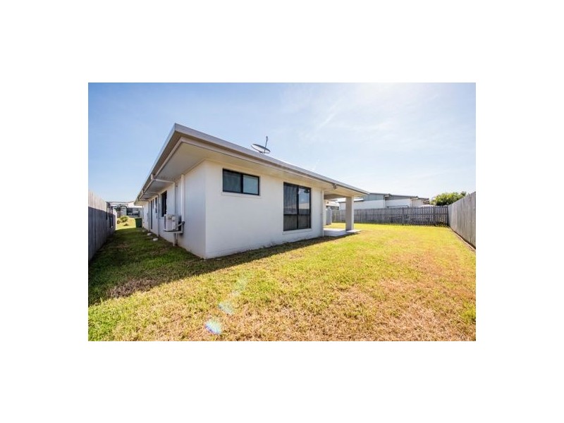 4 Highcrest Court, Bucasia QLD 4750
