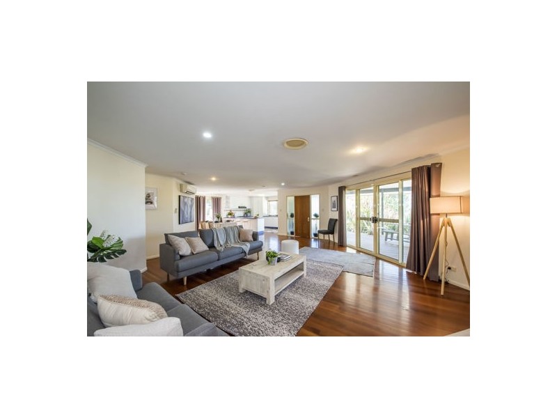 5 Murray Close, Rural View QLD 4740