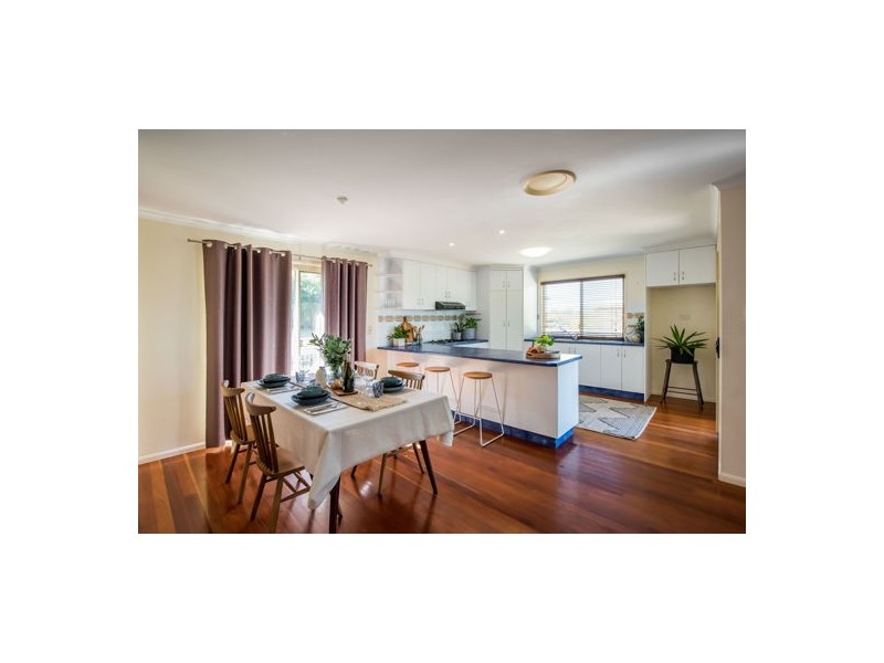 5 Murray Close, Rural View QLD 4740