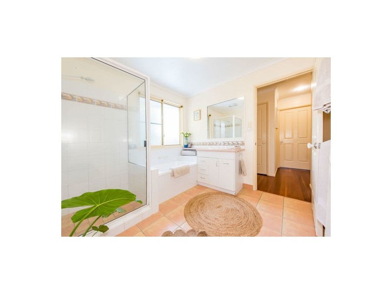 5 Murray Close, Rural View QLD 4740