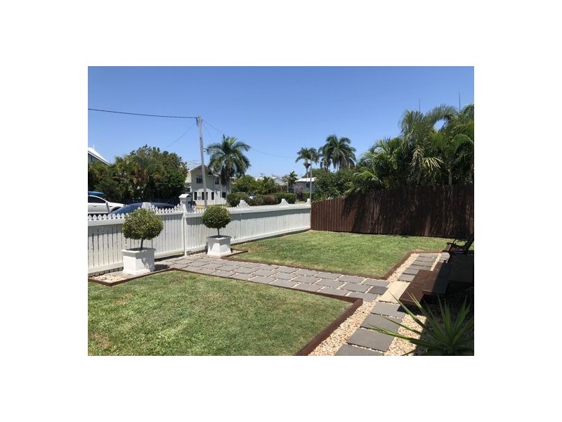 1 Vine Street, North Mackay QLD 4740