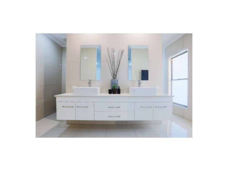 8 Emma Drive, Richmond QLD 4740