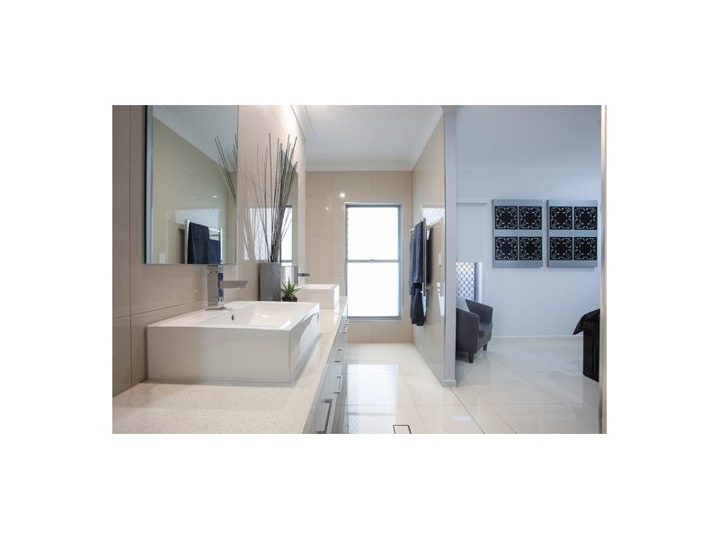 8 Emma Drive, Richmond QLD 4740