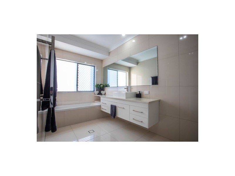 8 Emma Drive, Richmond QLD 4740