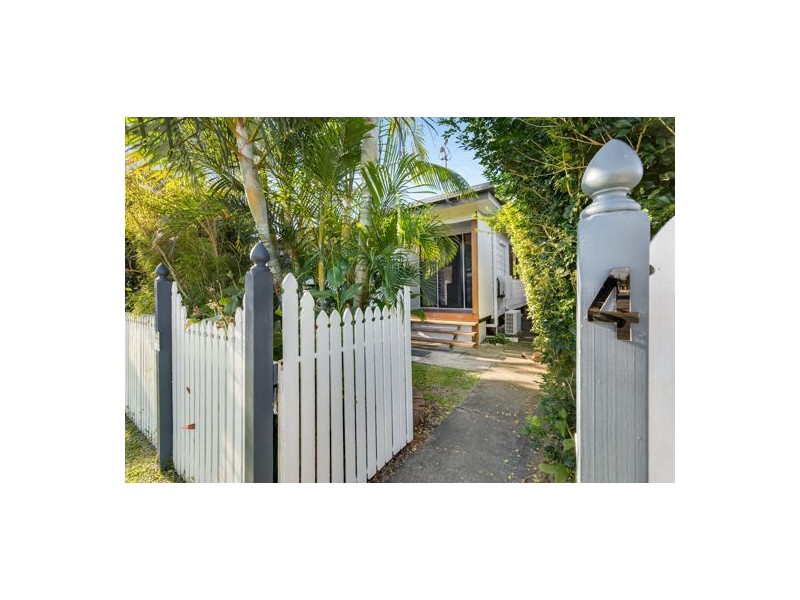 4 Edmonds Street, West Mackay QLD 4740