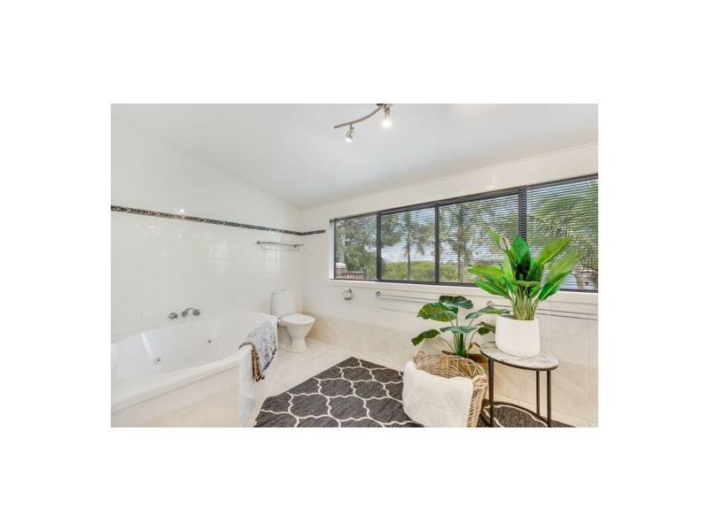 30 Sunset Boulevard, Eimeo QLD 4740