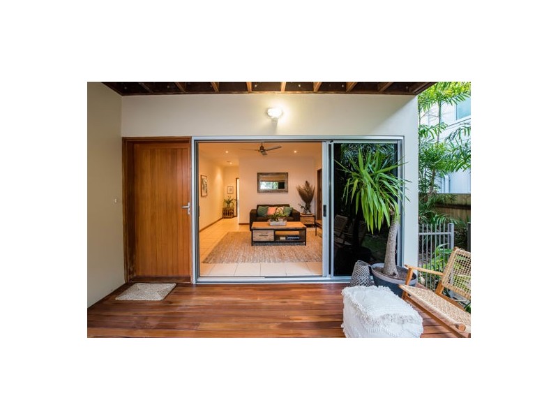 41 Beach Road, Dolphin Heads QLD 4740