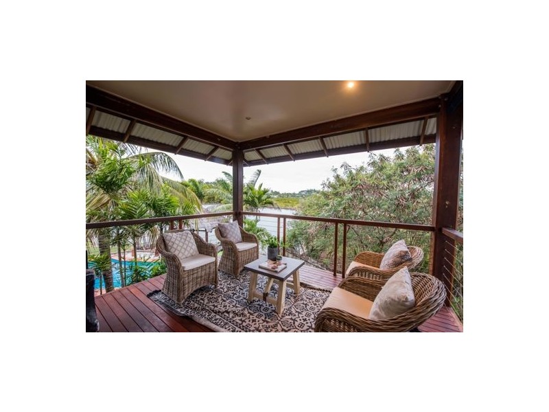 41 Beach Road, Dolphin Heads QLD 4740