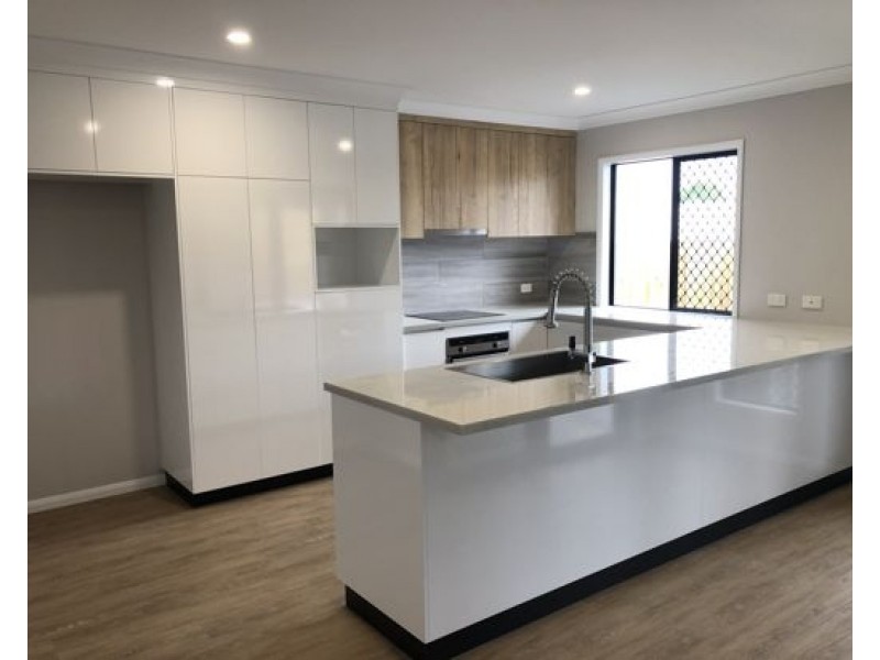 8 Chalmers Court, Mount Pleasant QLD 4740