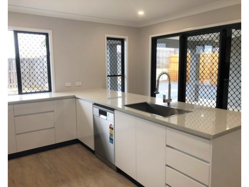 8 Chalmers Court, Mount Pleasant QLD 4740