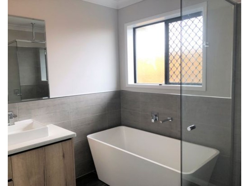 8 Chalmers Court, Mount Pleasant QLD 4740