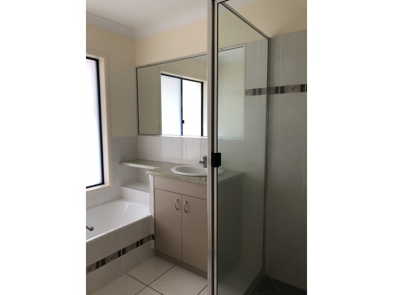 34 Madison Avenue, Glenella QLD 4740