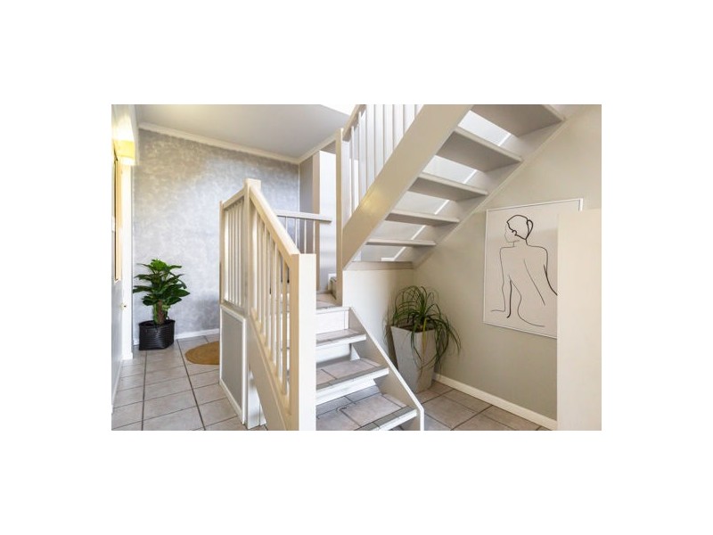 13 Kinnon Street, Glenella QLD 4740