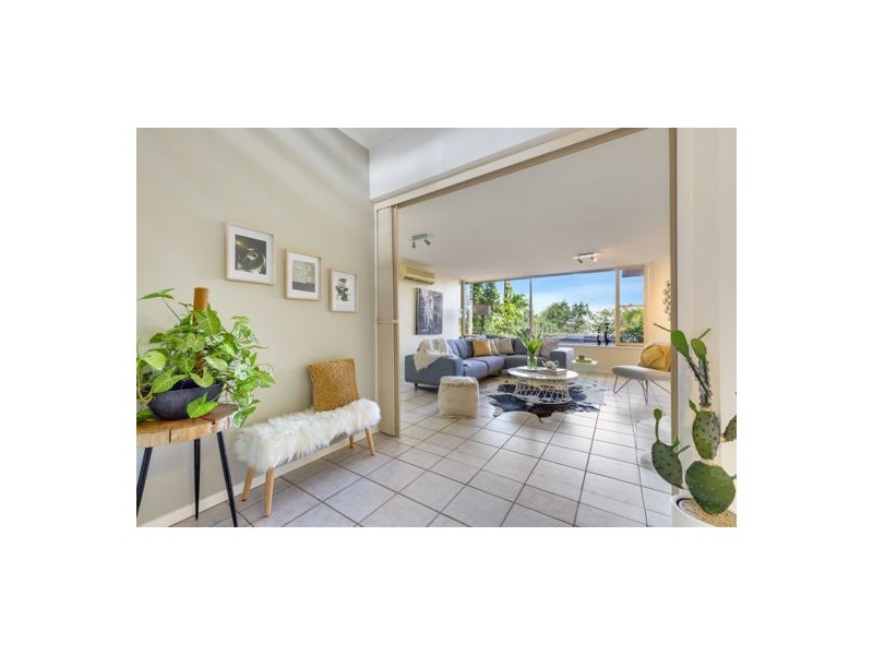 13 Kinnon Street, Glenella QLD 4740