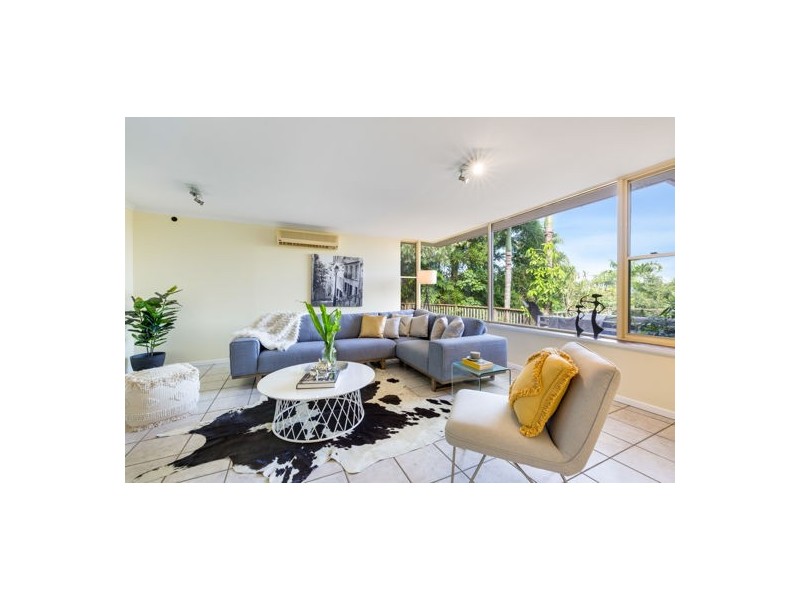 13 Kinnon Street, Glenella QLD 4740