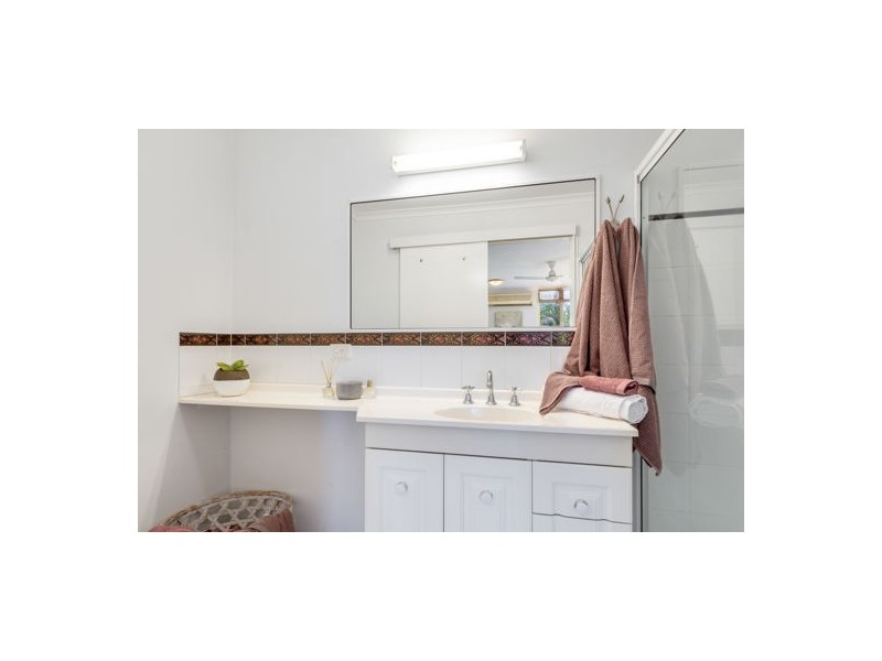 13 Kinnon Street, Glenella QLD 4740