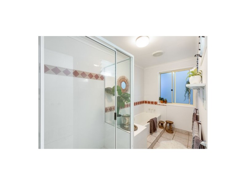 13 Kinnon Street, Glenella QLD 4740