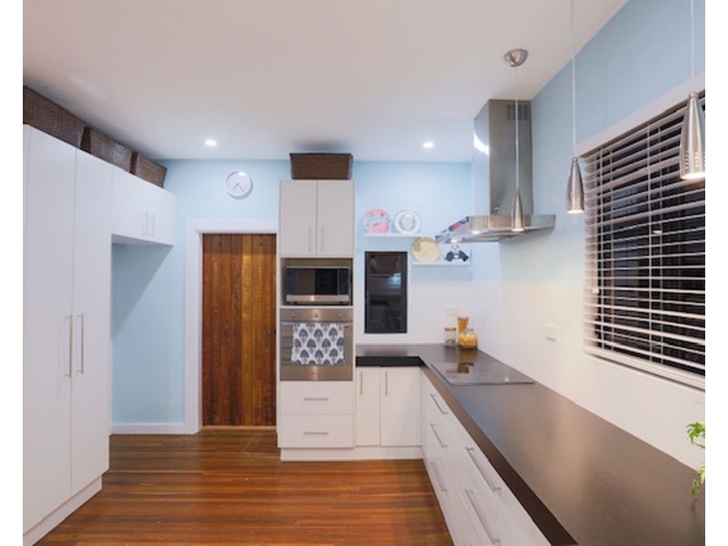 16 Hill End Road, Glenella QLD 4740