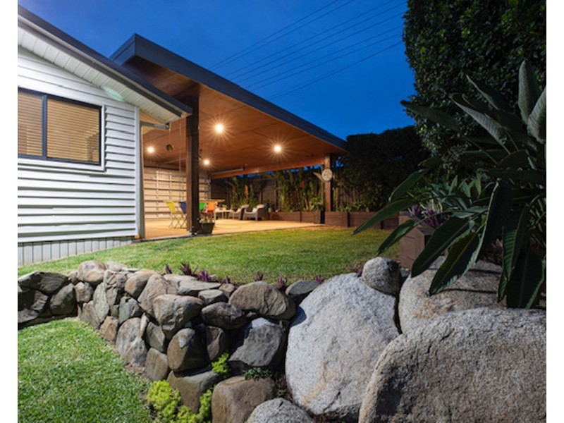 16 Hill End Road, Glenella QLD 4740