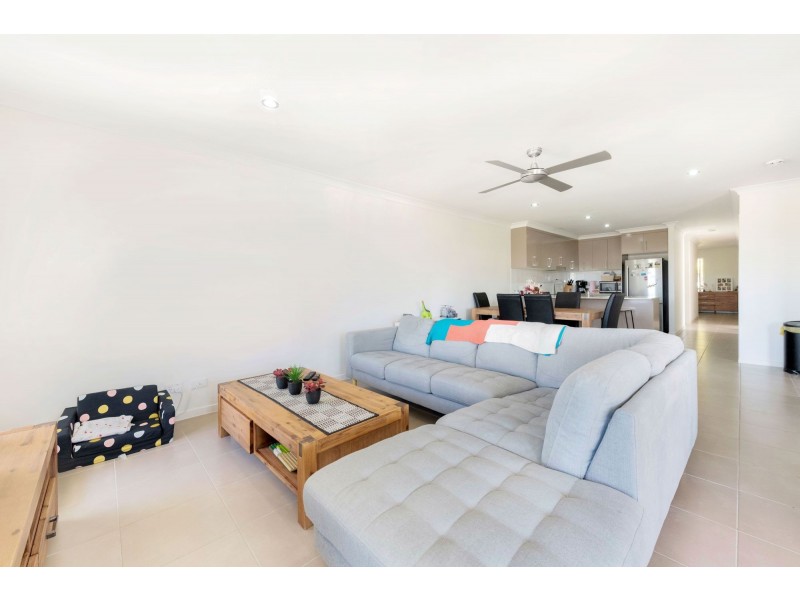 Units 1 & 2/3 Collins Court, Eimeo QLD 4740