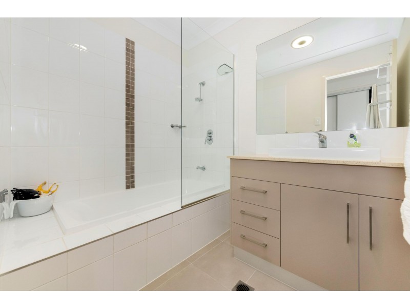 Units 1 & 2/3 Collins Court, Eimeo QLD 4740