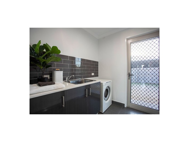 8 Merritt Court, Marian QLD 4753