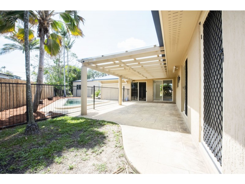 2 Wheeler Drive, Glenella QLD 4740
