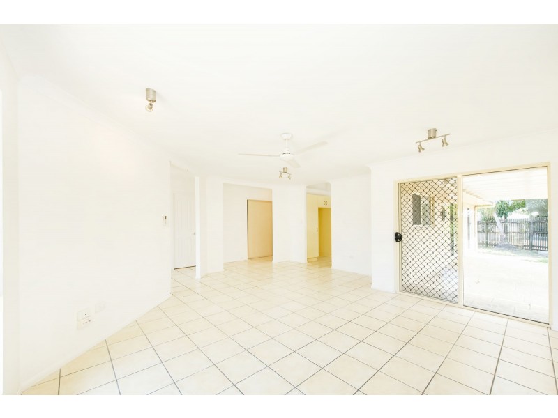 2 Wheeler Drive, Glenella QLD 4740