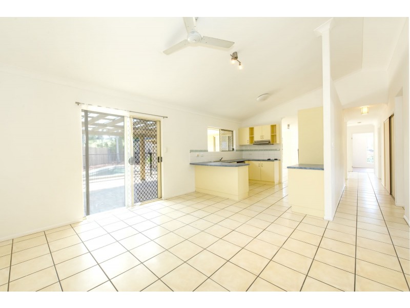 2 Wheeler Drive, Glenella QLD 4740