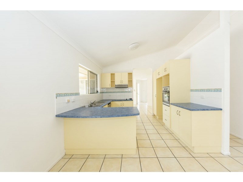 2 Wheeler Drive, Glenella QLD 4740