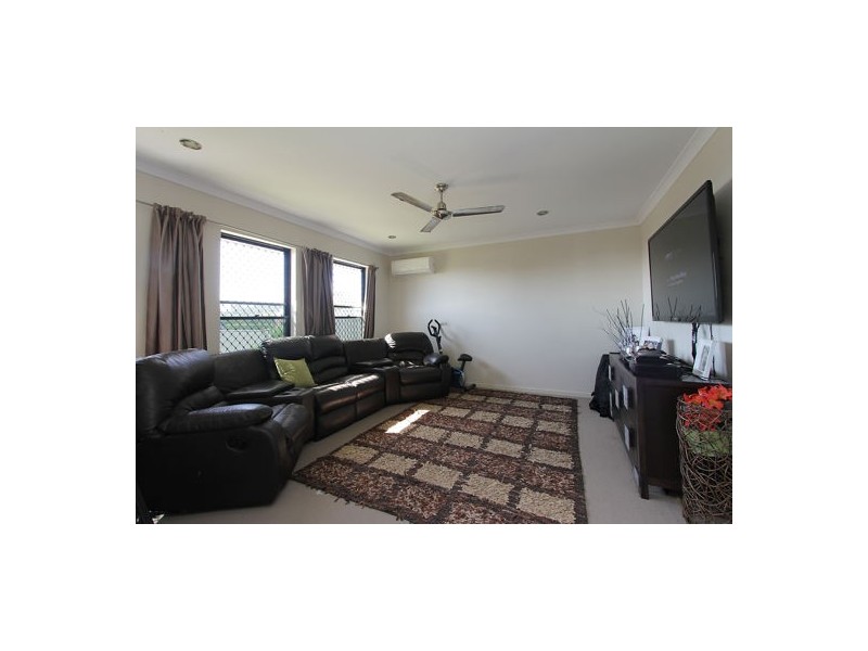 59 Beach Road, Dolphin Heads QLD 4740