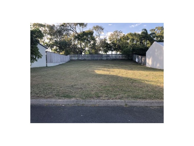 2/4 Bourke Street, Blacks Beach QLD 4740