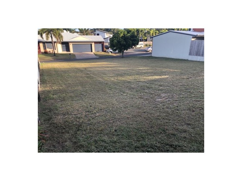 2/4 Bourke Street, Blacks Beach QLD 4740