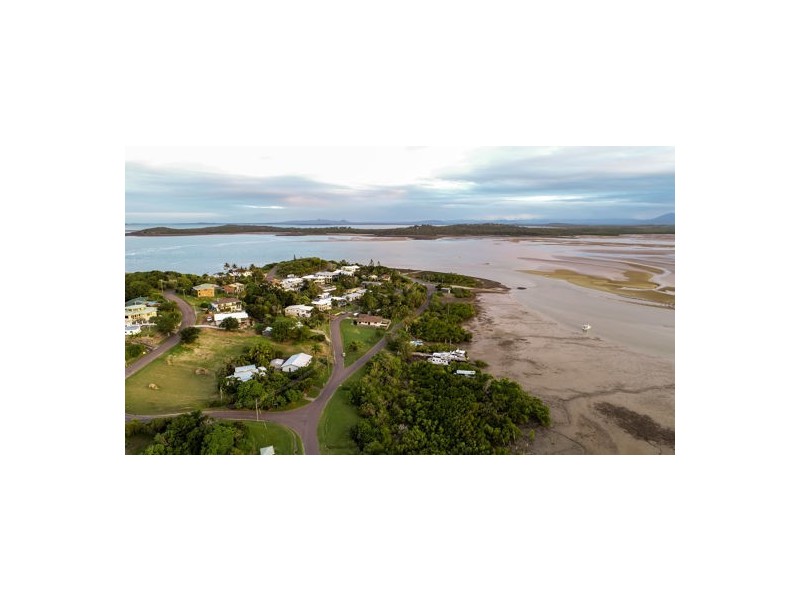 4 Sunset Drive, Sarina Beach QLD 4737