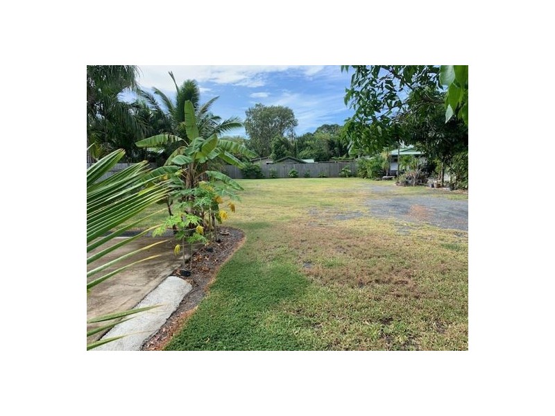 2 Swan Street, Slade Point QLD 4740