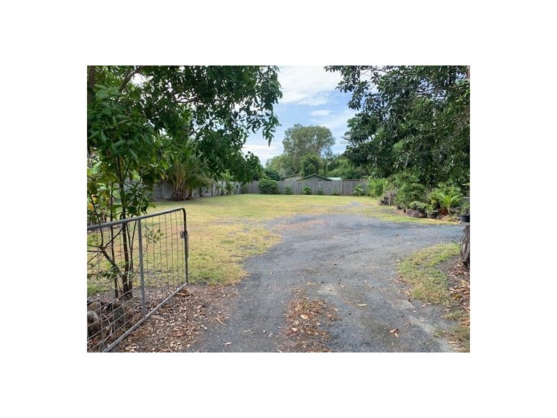 2 Swan Street, Slade Point QLD 4740