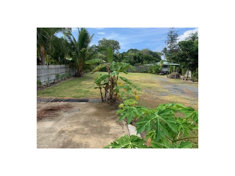 2 Swan Street, Slade Point QLD 4740