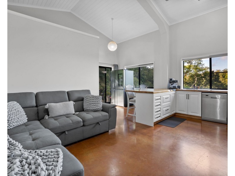 10 Bayview Drive, Habana QLD 4740