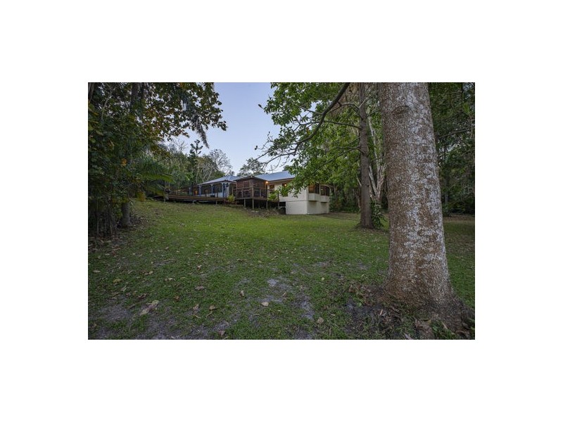 8 Refalo Drive, Farleigh QLD 4741